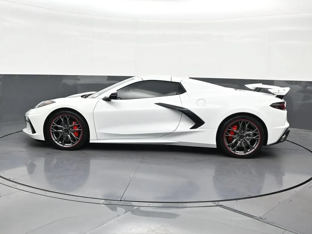 2024 Chevrolet Corvette Stingray 1LT photo 2