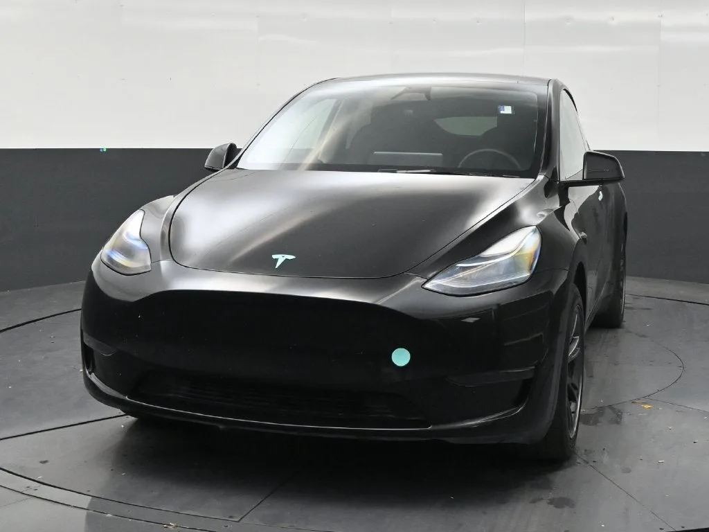 2024 Tesla Model Y LONG RANGE photo 8