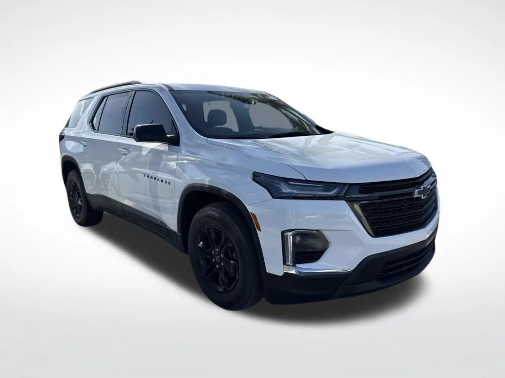 2023 Chevrolet Traverse LS photo 2
