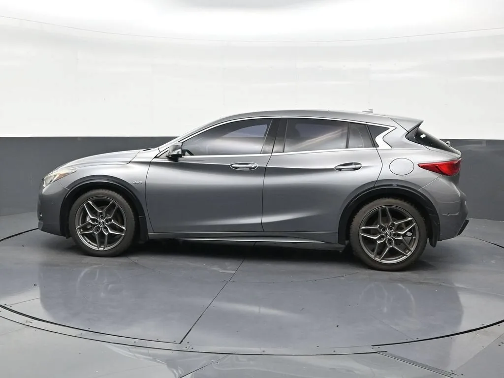 2019 INFINITI QX30 SPORT photo 2