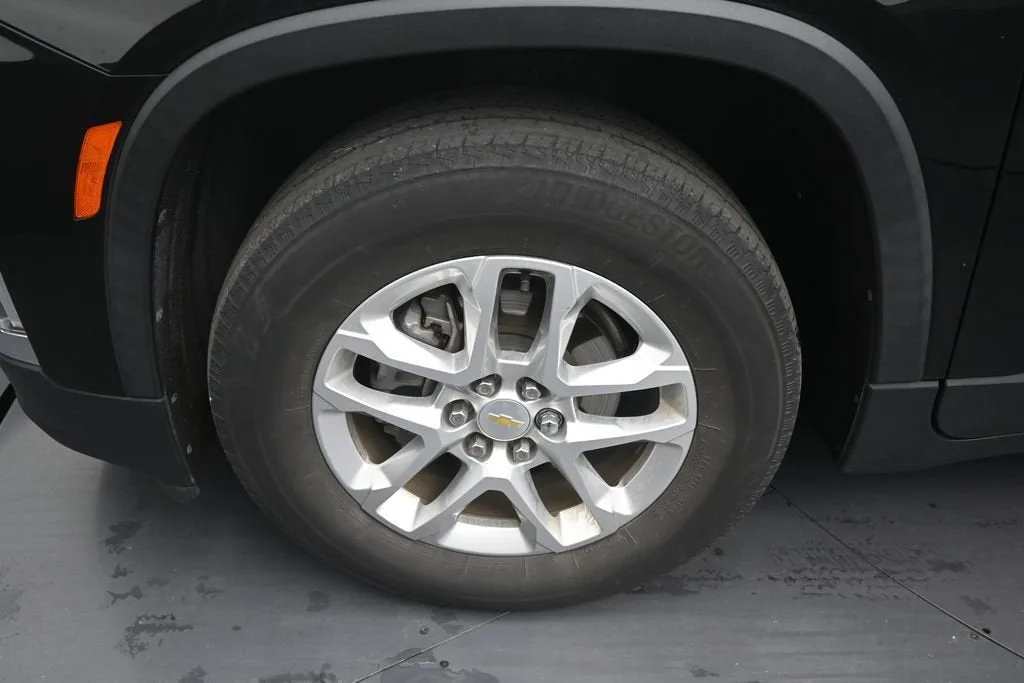 2023 Chevrolet Traverse LS photo 9