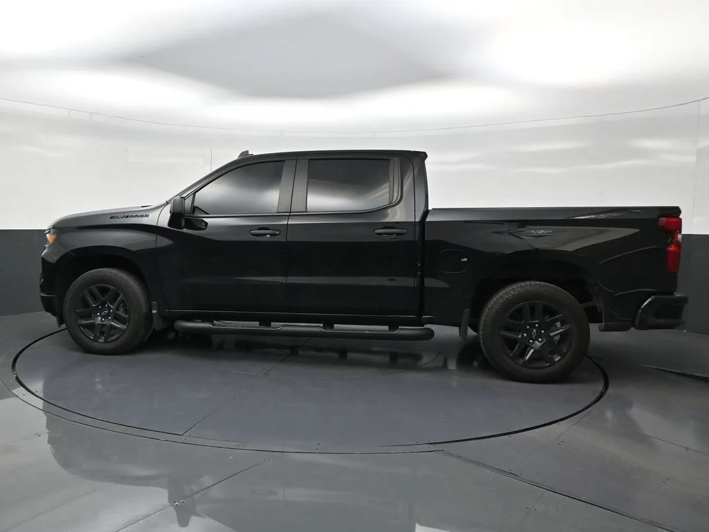 2024 Chevrolet Silverado 1500 Custom photo 2
