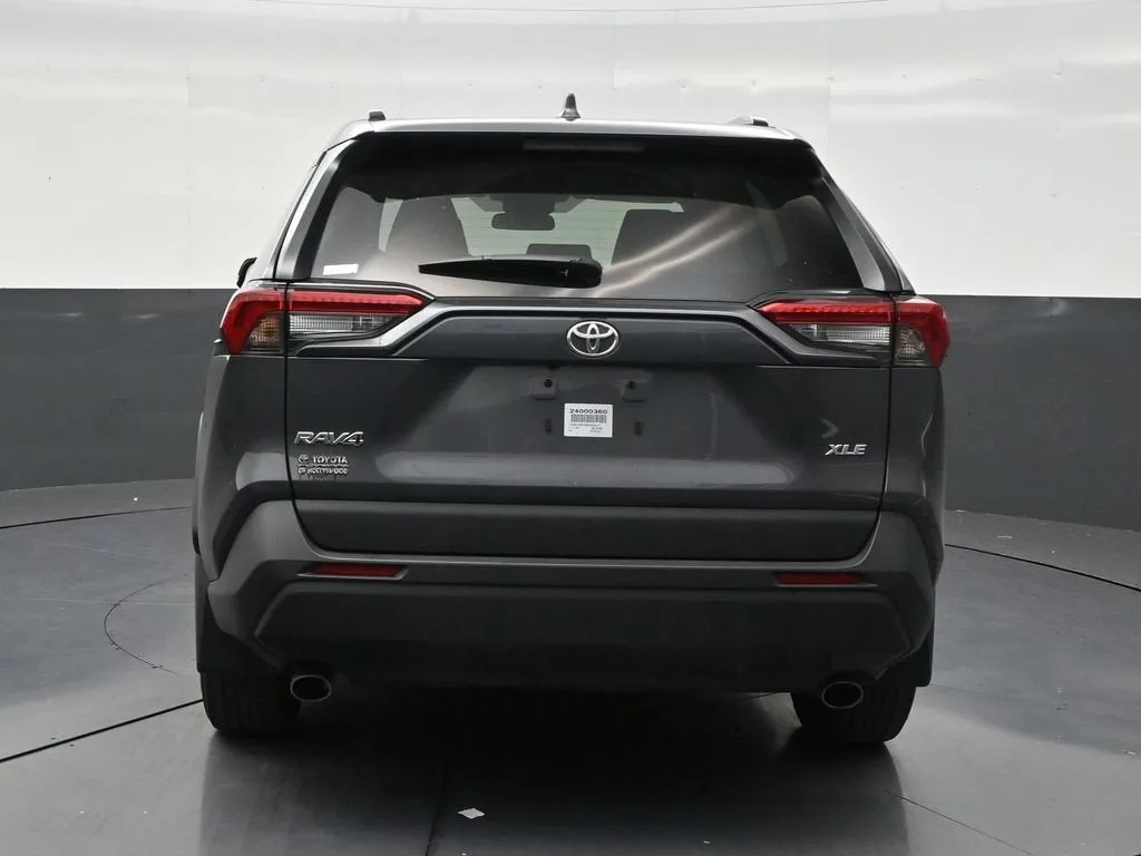 2024 Toyota RAV4 XLE photo 4