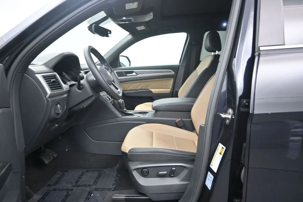 2021 Volkswagen Atlas Cross Sport 2.0T SE w/Technology photo 11