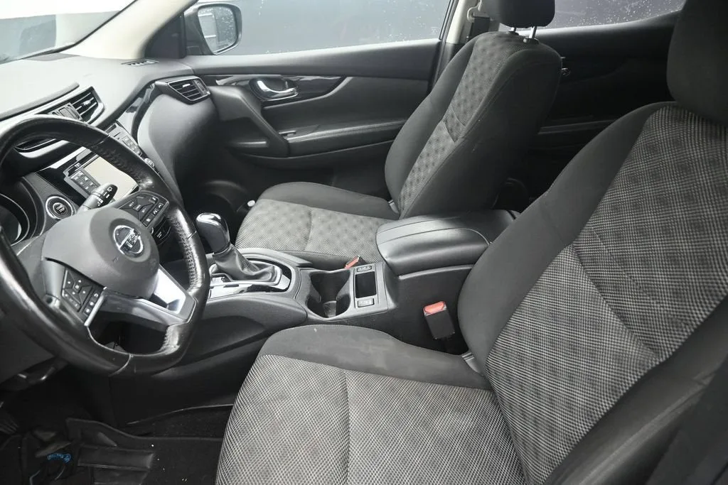2018 Nissan Rogue Sport SV photo 12
