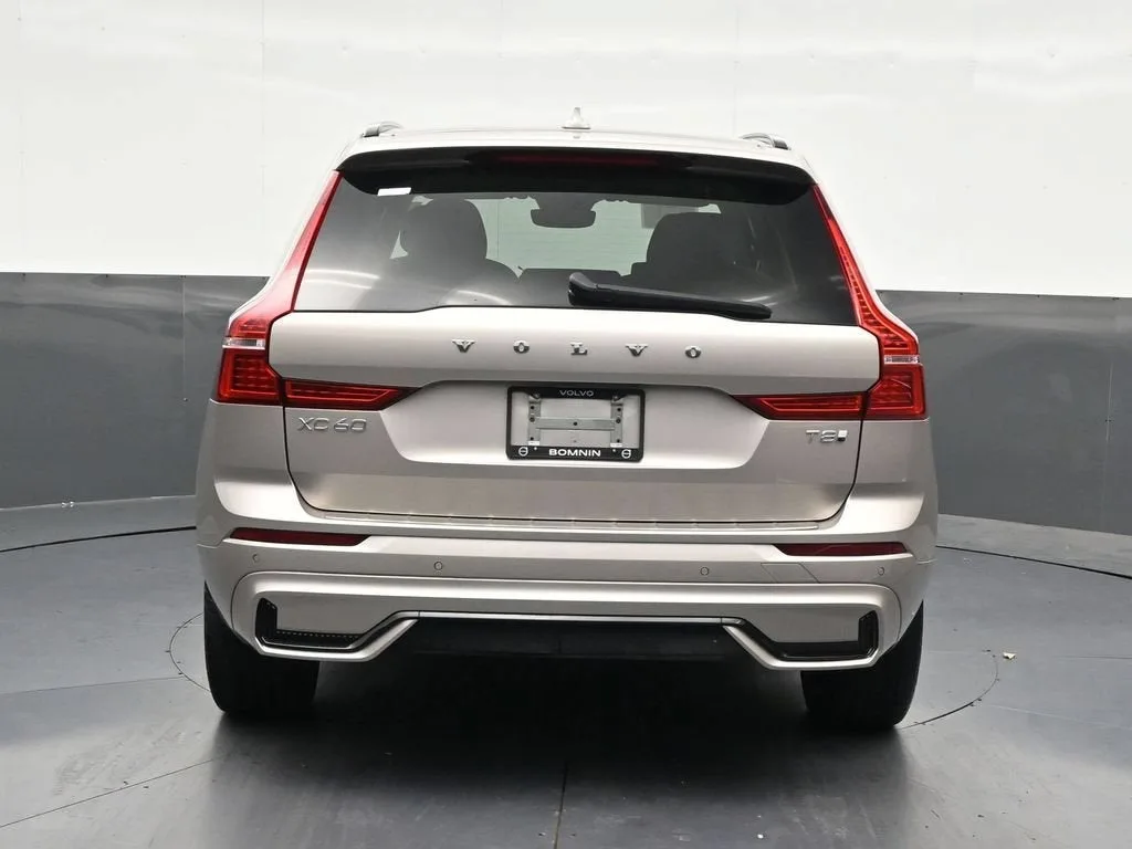 2025 Volvo XC60 Plug-In Hybrid Plus, T8 AWD Electric/Gasoline, Dark photo 5
