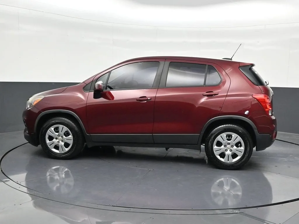 2017 Chevrolet Trax LS photo 2