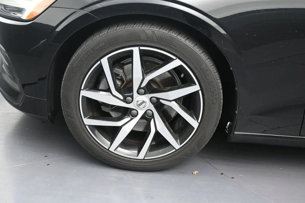 2019 Volvo S60 T5 Momentum photo 9