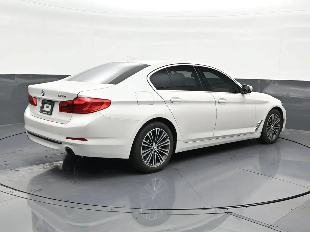 2019 BMW 5 Series 530i photo 5
