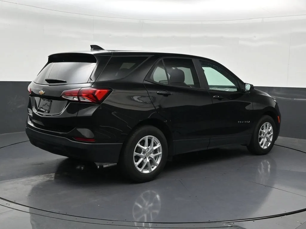 2022 Chevrolet Equinox LS photo 5