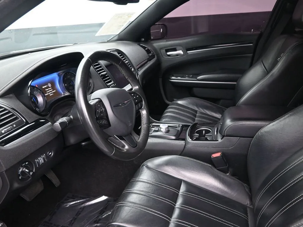 2020 Chrysler 300 300S photo 12