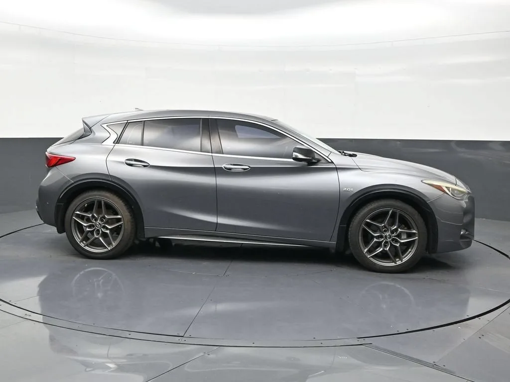 2019 INFINITI QX30 SPORT photo 7
