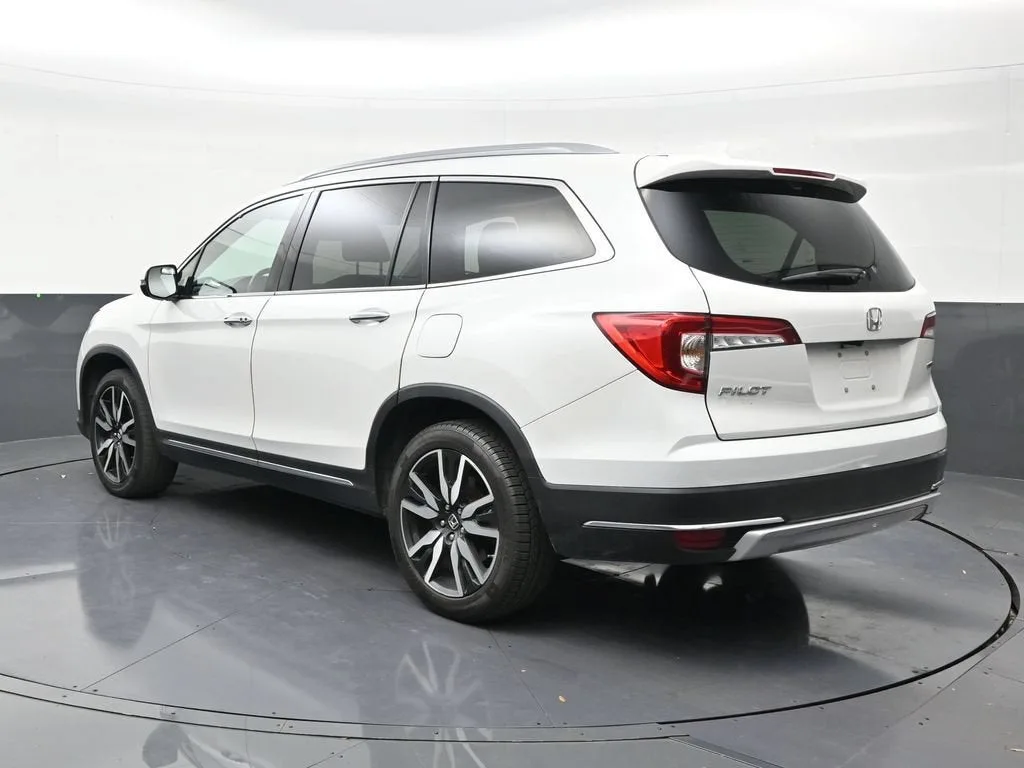 2022 Honda Pilot 2WD Touring 7 Passenger photo 3