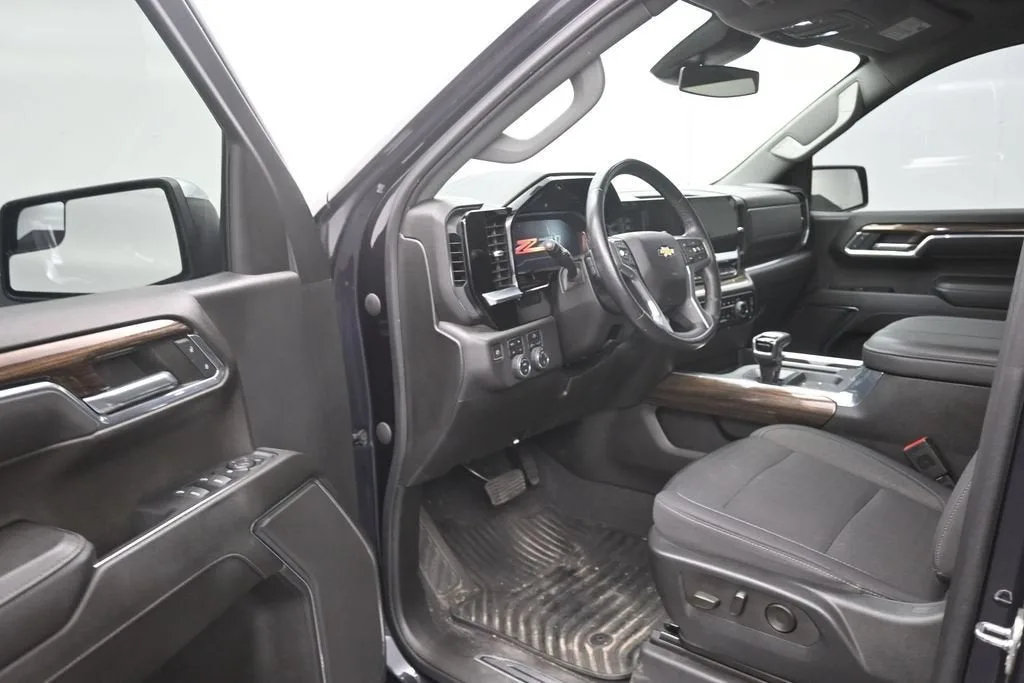 2023 Chevrolet Silverado 1500 LT photo 11