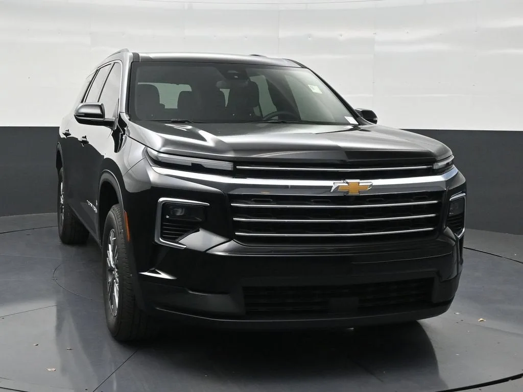2025 Chevrolet Traverse LT photo 7