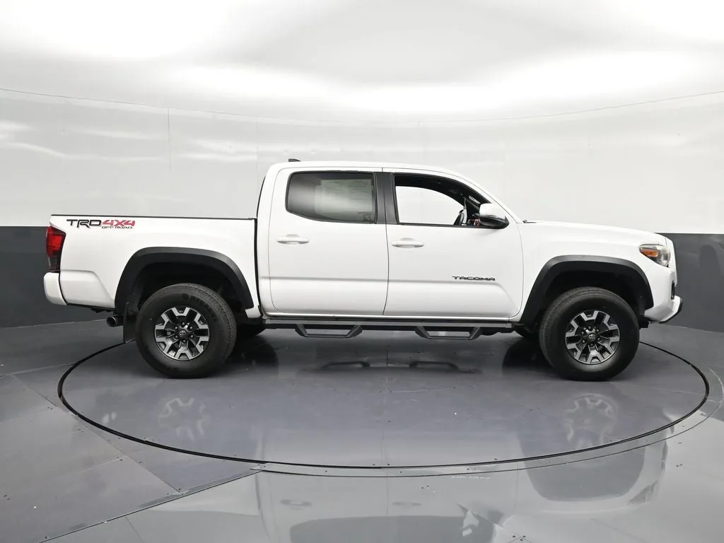 2018 Toyota Tacoma TRD Off-Road V6 photo 4