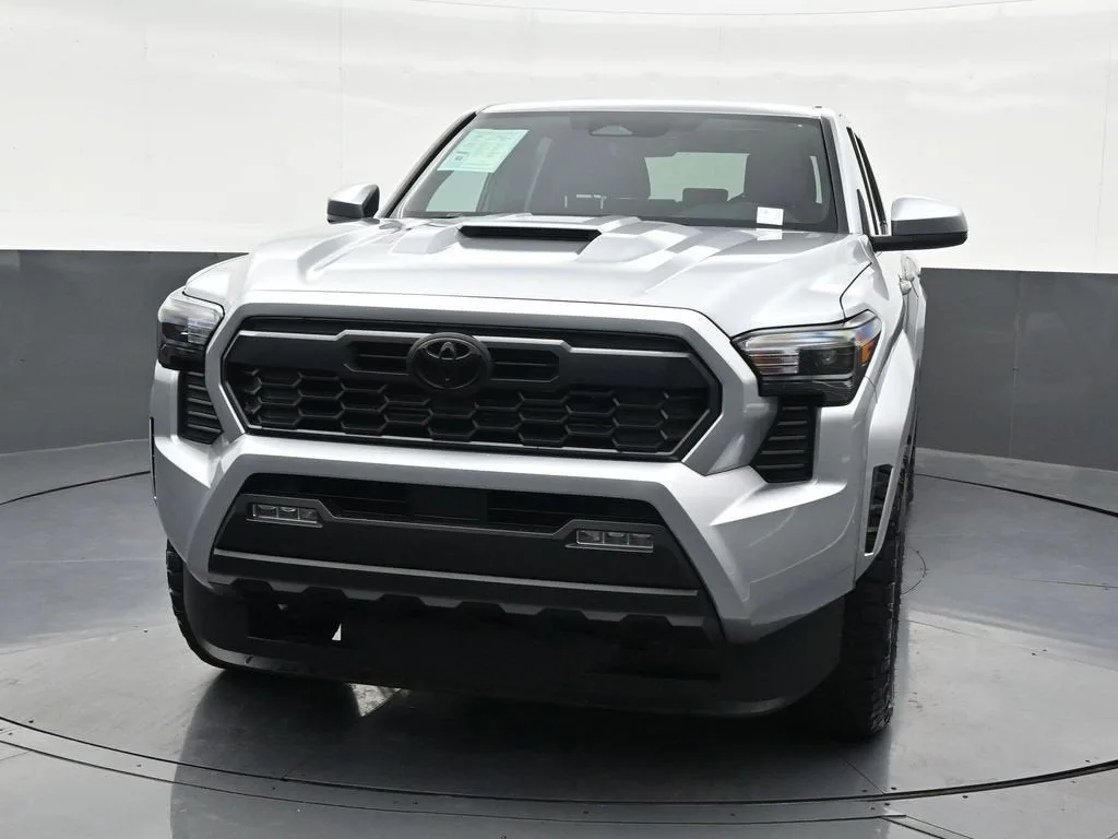 2026 Toyota Tacoma TRD Sport photo 9