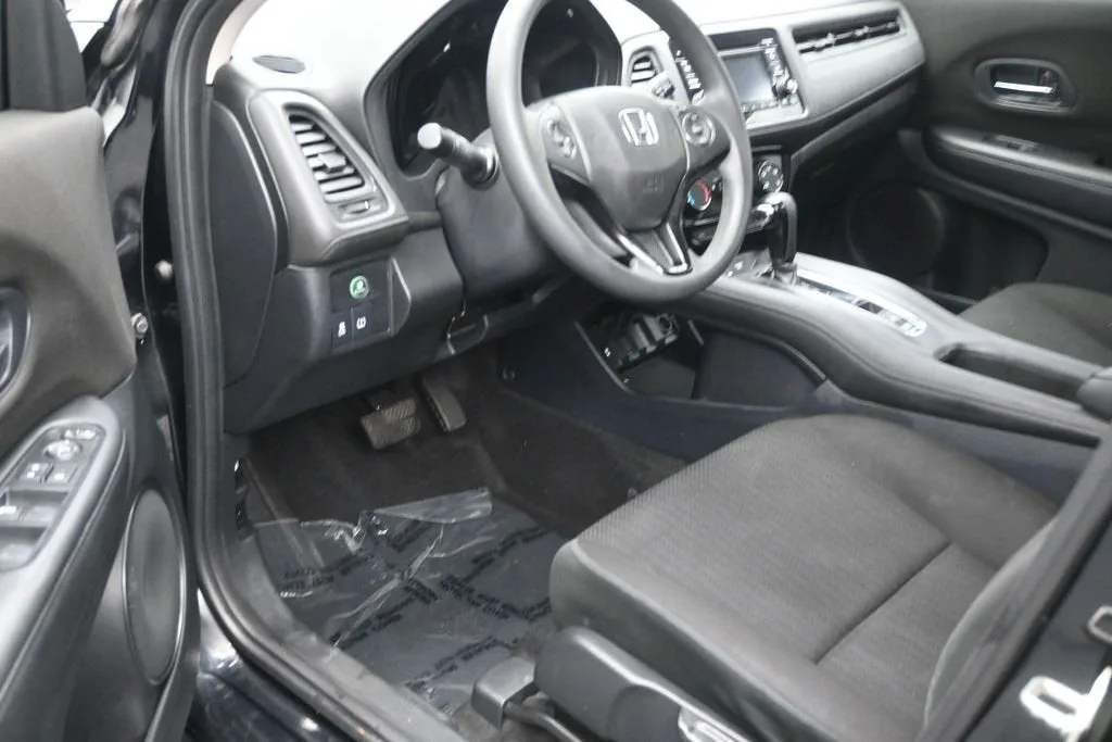 2018 Honda HR-V LX photo 11