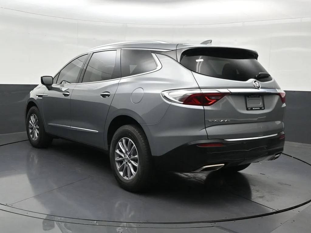 2024 Buick Enclave Essence photo 3