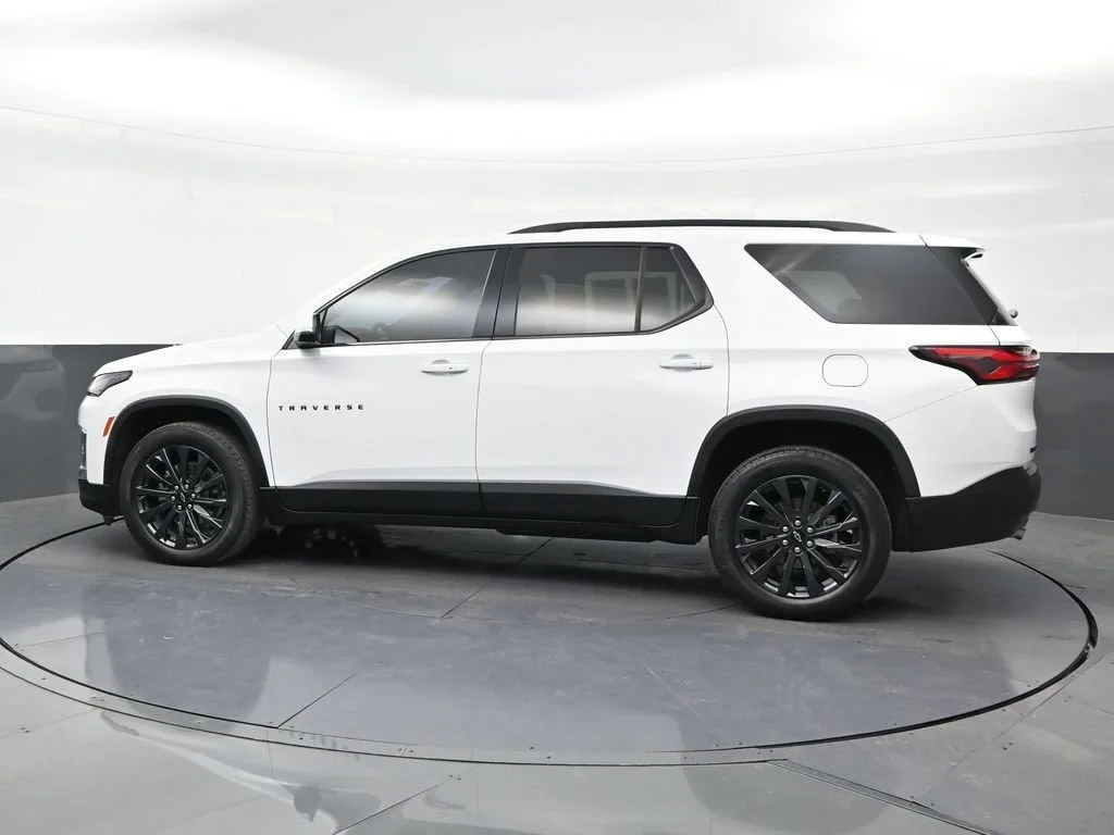 2022 Chevrolet Traverse RS photo 2