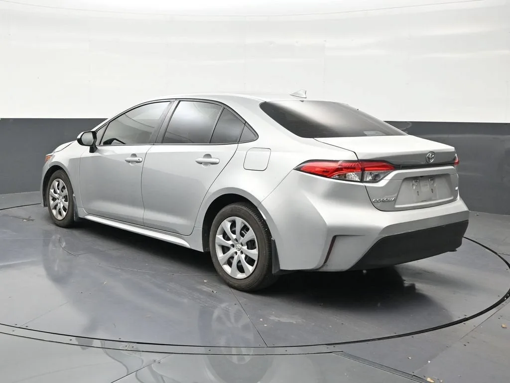 2024 Toyota Corolla LE photo 3