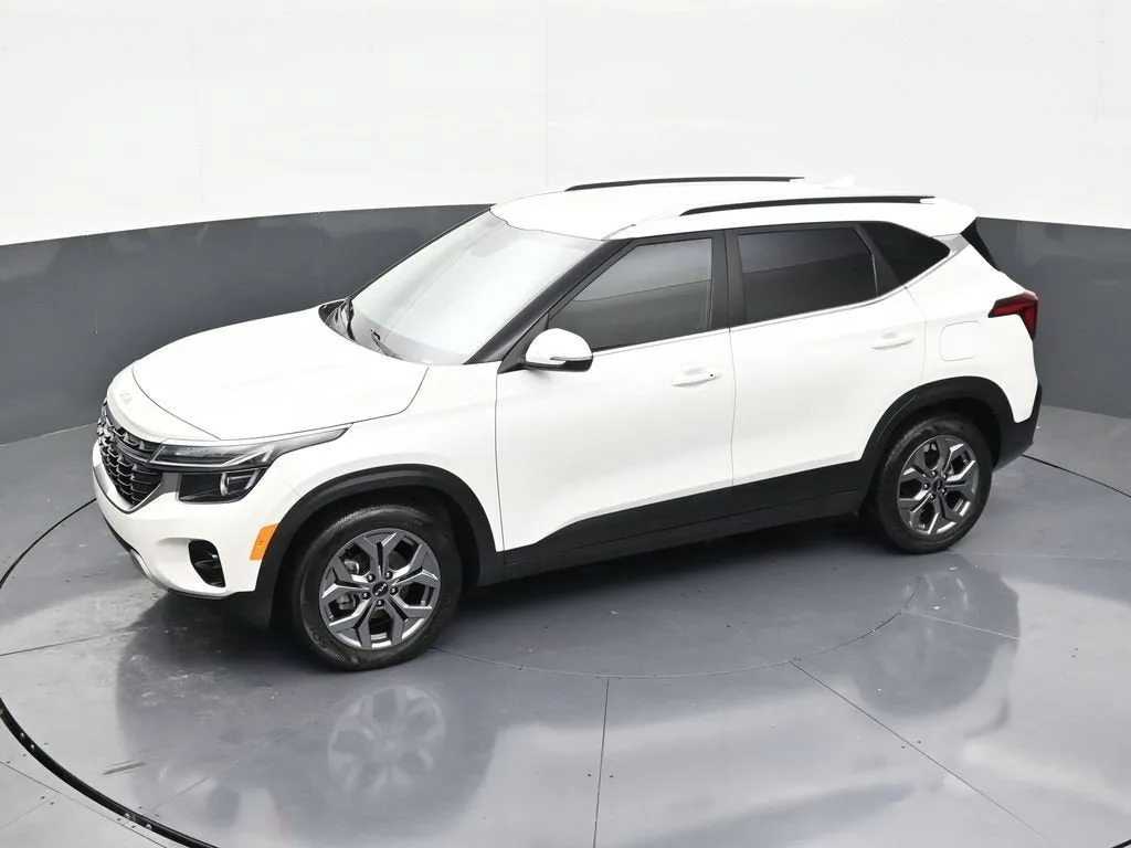 2024 Kia Seltos S photo 12