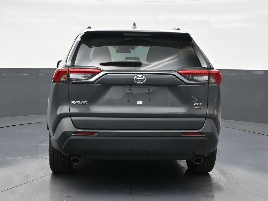 2022 Toyota RAV4 XLE Premium photo 4