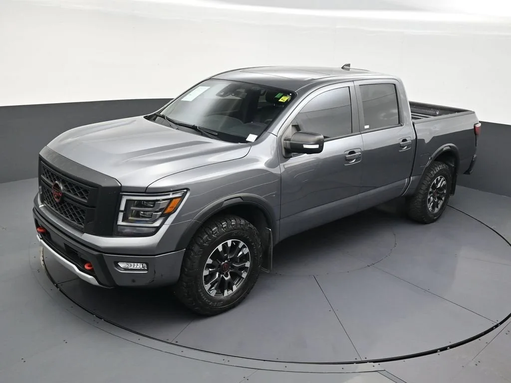 2023 Nissan TITAN Crew Cab PRO-4X 4x4 photo 12