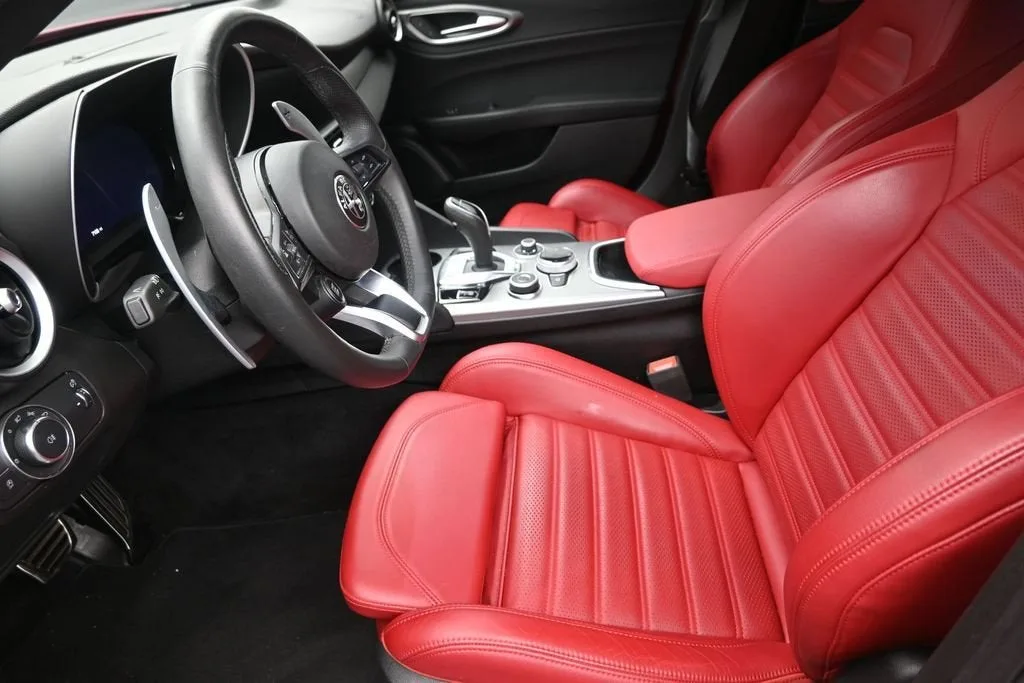 2025 Alfa Romeo Giulia RWD photo 12