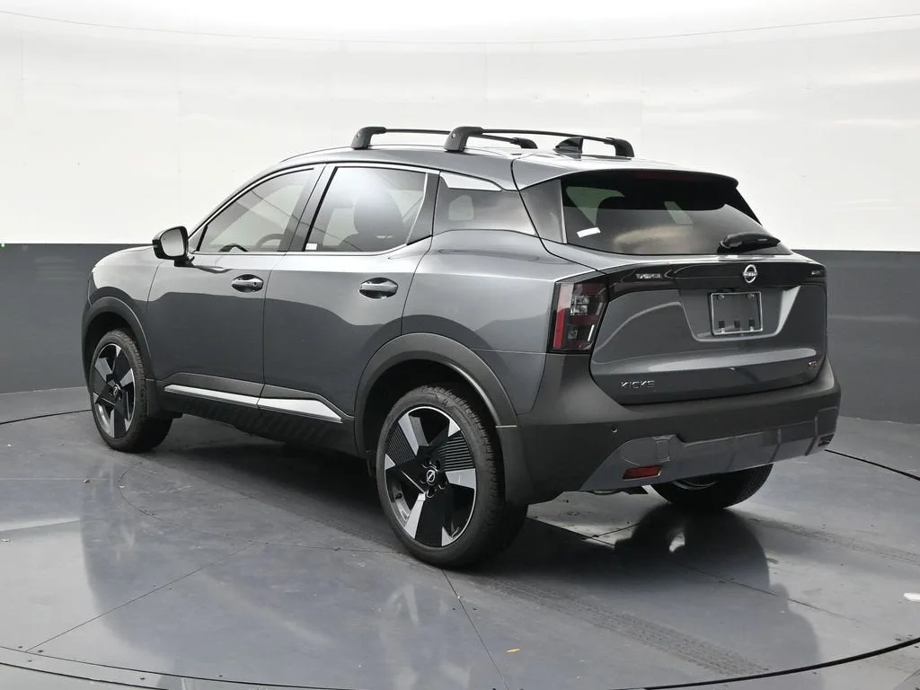 2026 Nissan Kicks SR photo 3