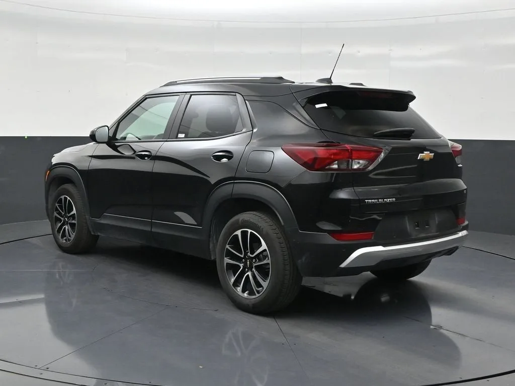 2025 Chevrolet Trailblazer LT photo 3