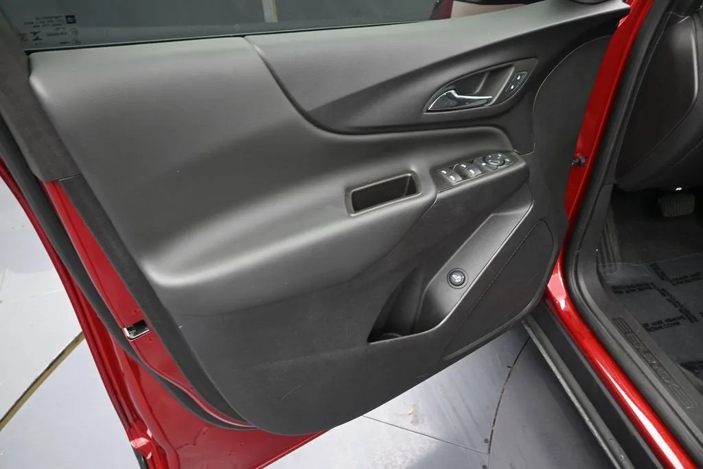 2024 Chevrolet Equinox LT photo 11