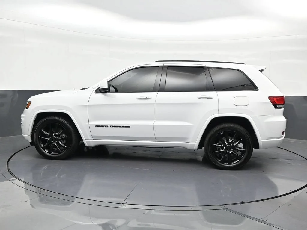 2021 Jeep Grand Cherokee Laredo X 4x2 photo 2