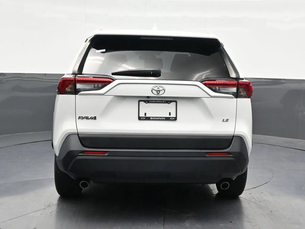 2023 Toyota RAV4 LE photo 4