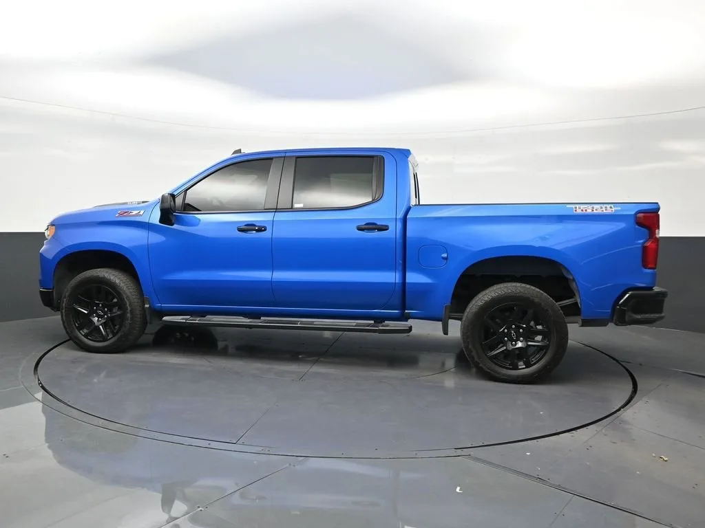 2025 Chevrolet Silverado 1500 LT Trail Boss photo 2