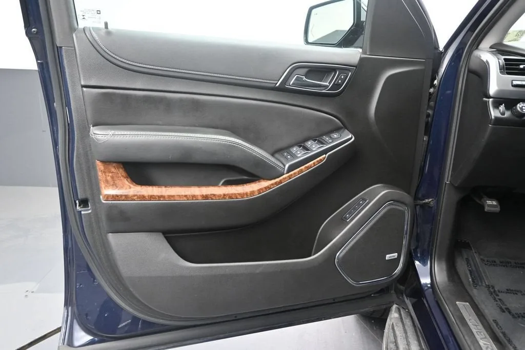 2019 Chevrolet Suburban Premier photo 11