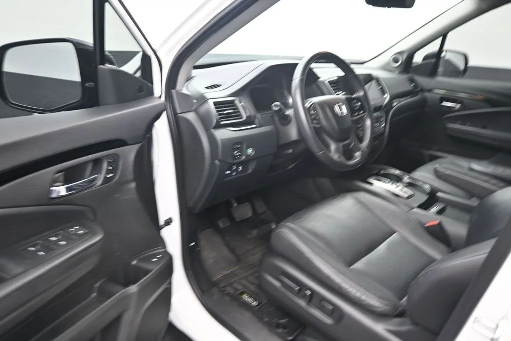 2022 Honda Pilot 2WD Touring 7 Passenger photo 10