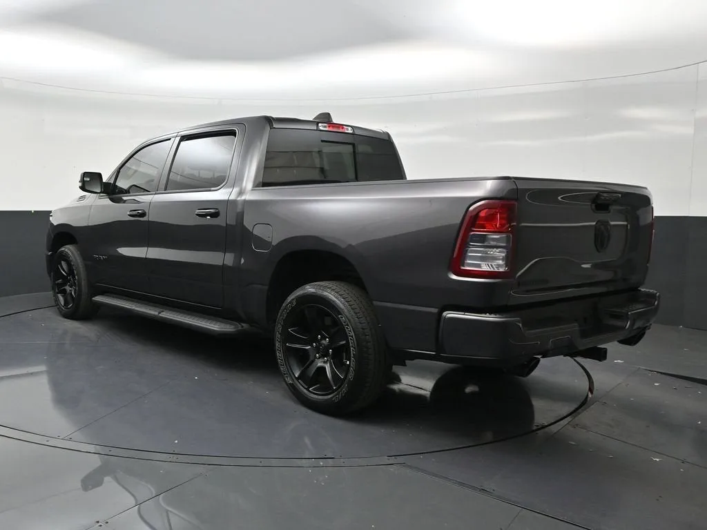 2024 RAM 1500 Big Horn Crew Cab 4x2 5'7" Box photo 3