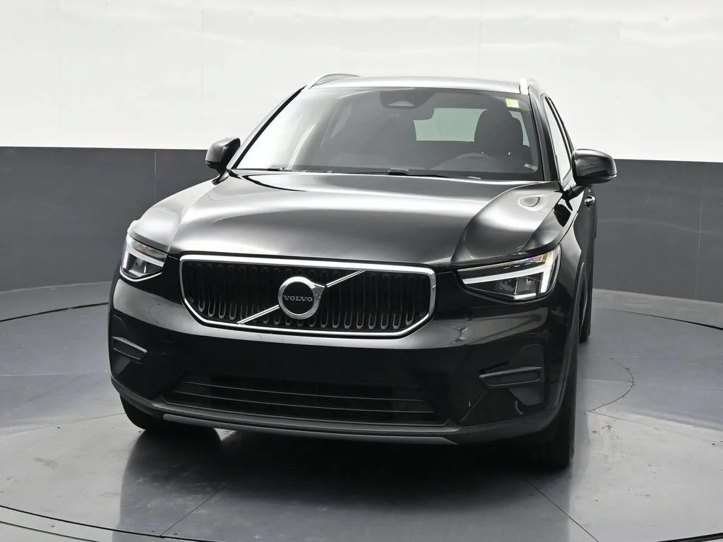 2023 Volvo XC40 B4 Core photo 9