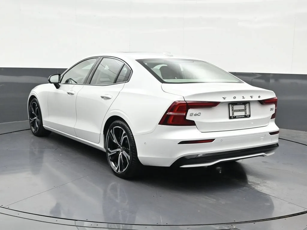 2024 Volvo S60 B5 Plus Dark Theme photo 3