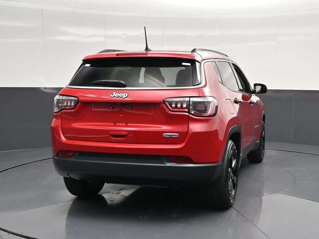 2021 Jeep Compass Latitude photo 2