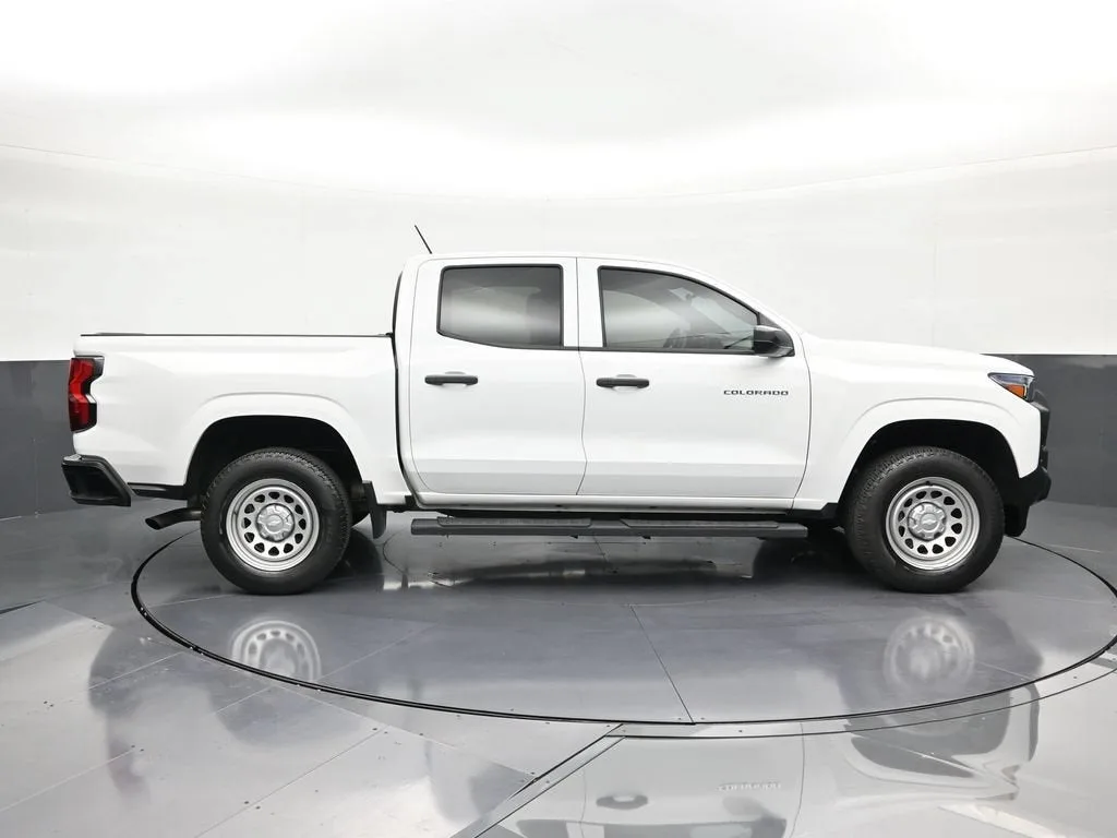 2024 Chevrolet Colorado WT photo 6