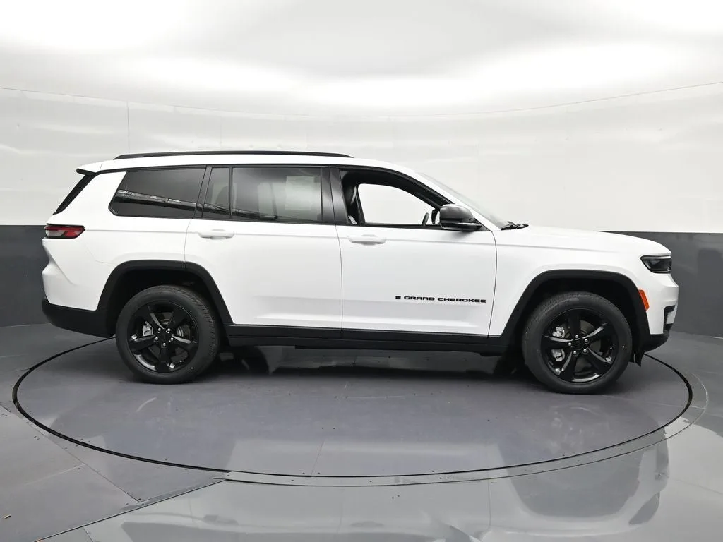 2023 Jeep Grand Cherokee L Altitude photo 4