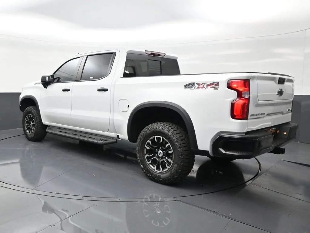 2024 Chevrolet Silverado 1500 ZR2 photo 3
