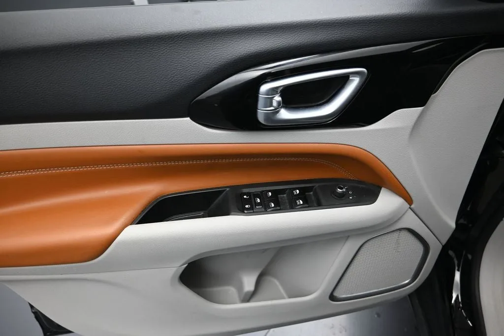 2023 Jeep Compass Limited photo 10