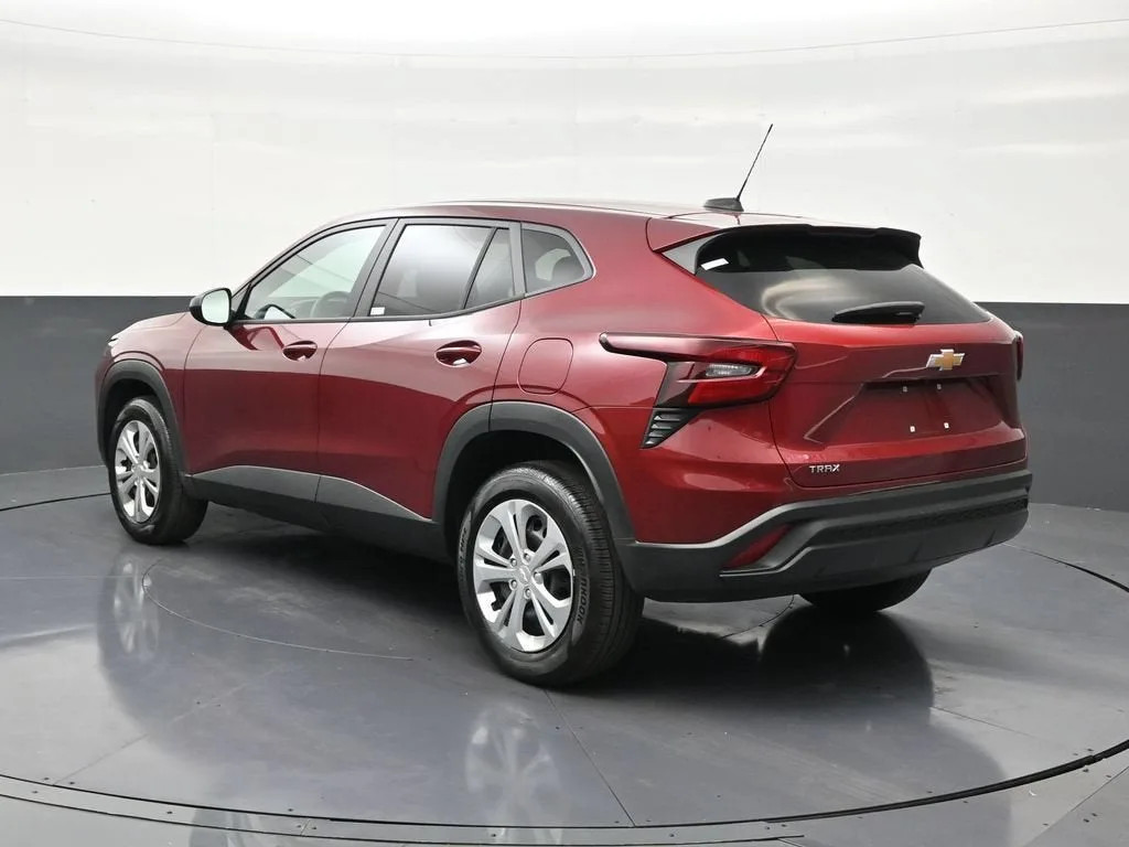 2025 Chevrolet Trax LS photo 3