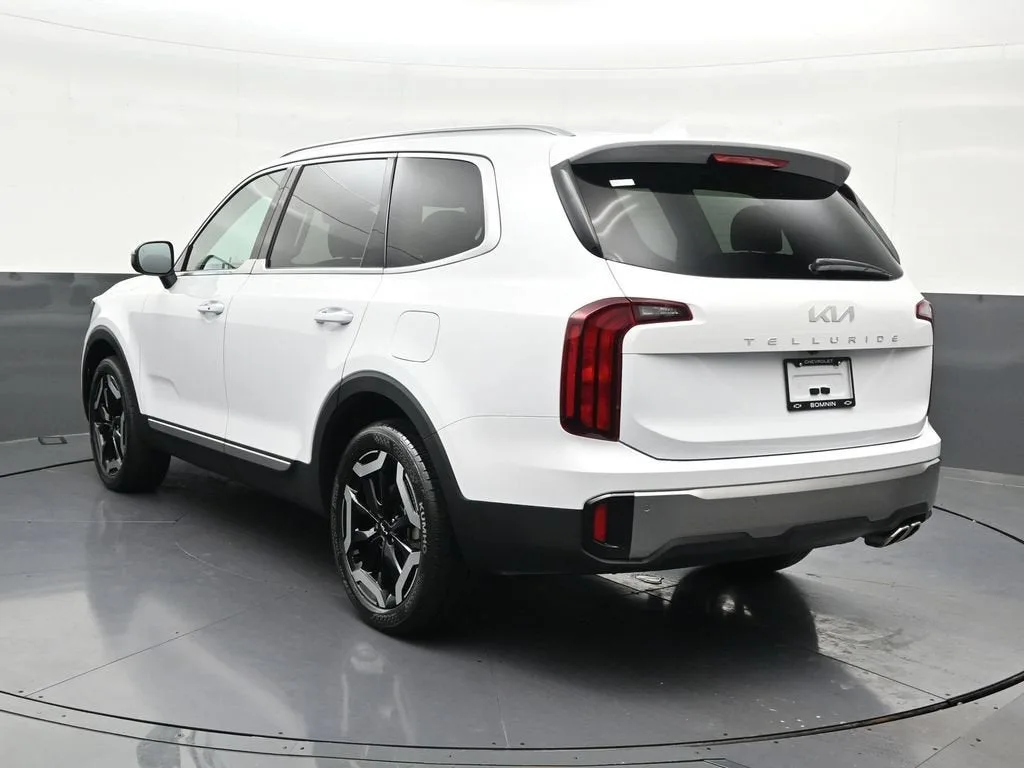2025 Kia Telluride S photo 3