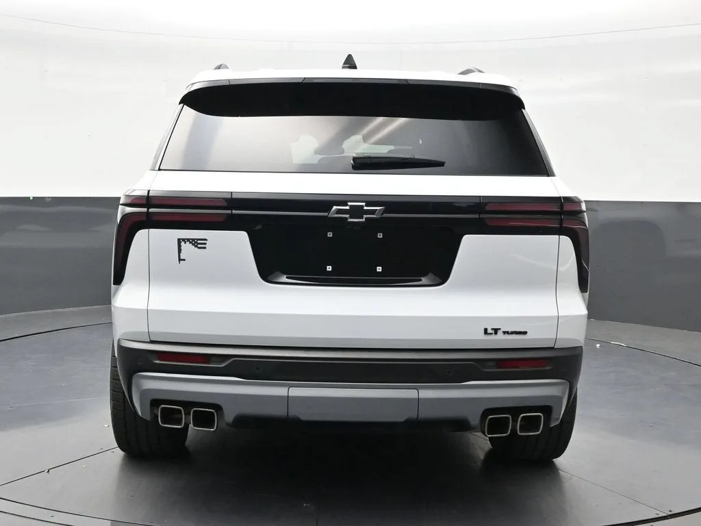 2024 Chevrolet Traverse LT photo 4