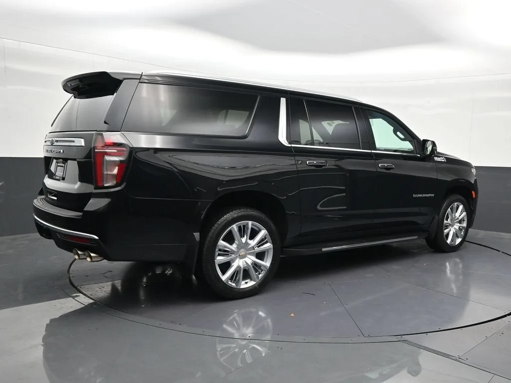 2024 Chevrolet Suburban High Country photo 5