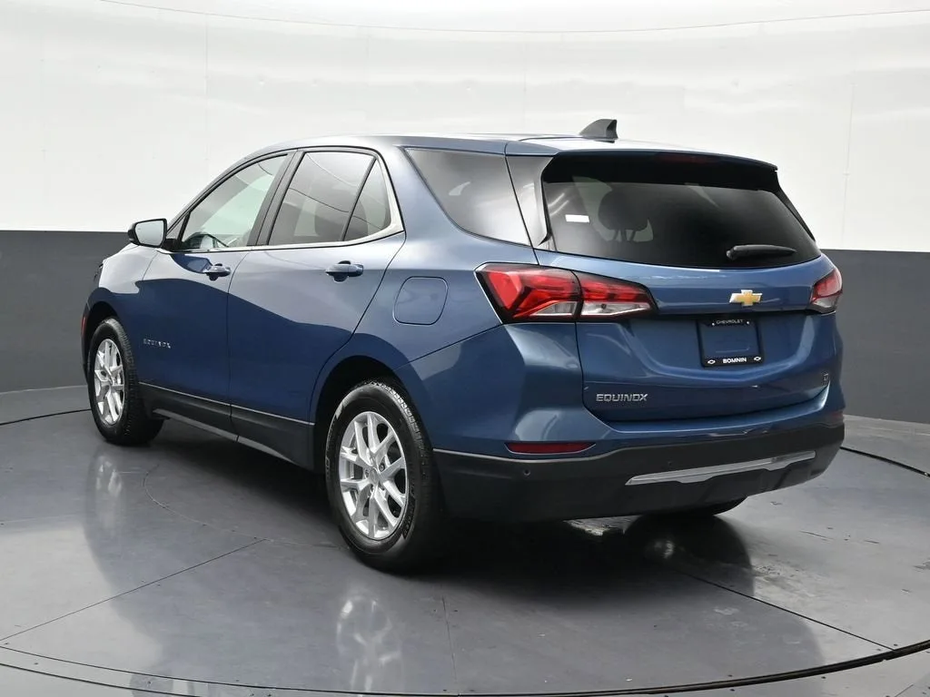 2024 Chevrolet Equinox LT photo 3